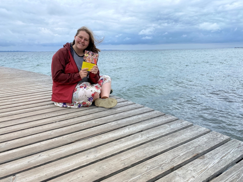 Imone med bogen Kun til navlen 